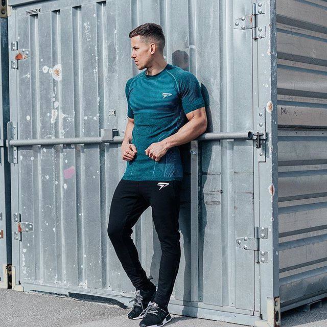 Men's workout t-shirt for gym and fitness training
